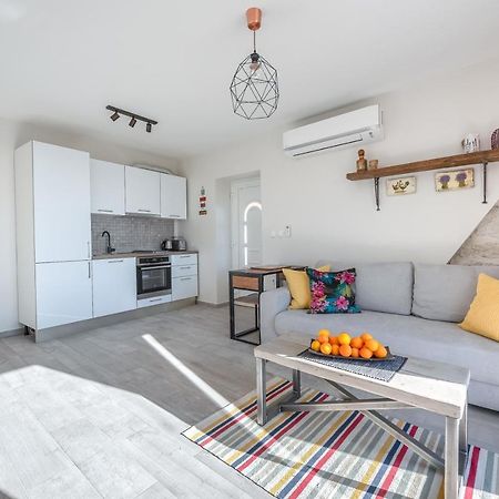 Izabela Apartment With Swimming Pool Babino Polje Extérieur photo