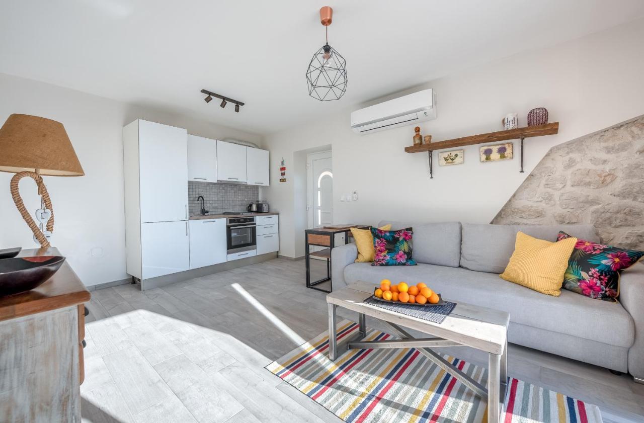 Izabela Apartment With Swimming Pool Babino Polje Extérieur photo
